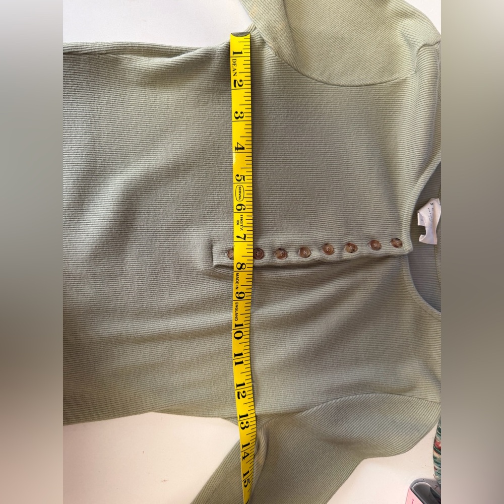 Sézane Theodora T-Shirt in Light Olive Green Size S (Small) *Flaw* - Picture 11 of 14